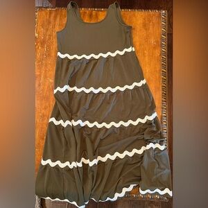 Ladies’ Pretty Garden Tiered Tank Maxi Dress w gigantic rick-rack trim.Lk New